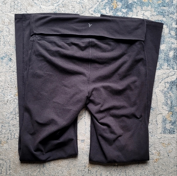 🌿🎉HP🎉 Old Navy Maternity Rollover Waist PowerChill Bootcut Leggings [MM]🌿 - Picture 4 of 10